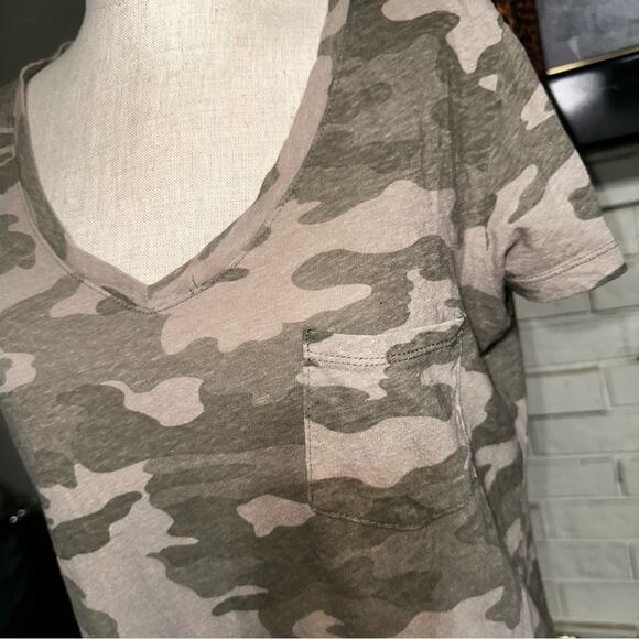 UNIVERSAL THREAD CO Camouflage V-neck T-Shirt Women’s Size Small - Picture 3 of 7